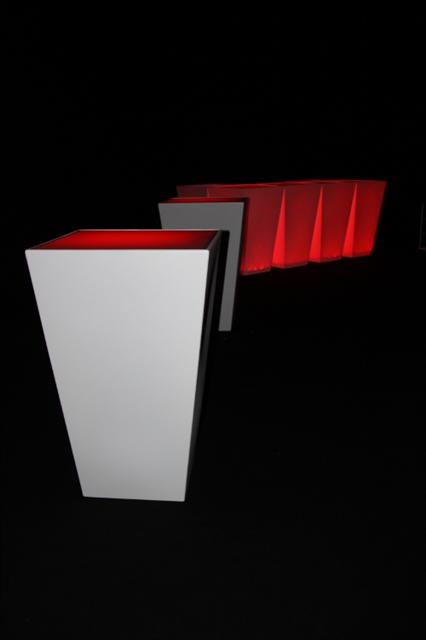 Table de fte Conic blanche 70x70x110cm - sans clairage LED